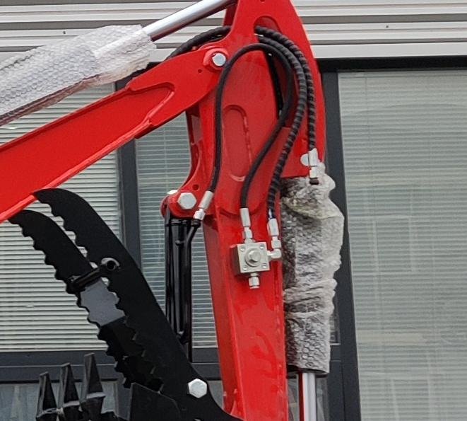 4,000 lb TYPHON TERROR XX RED Mini Excavator Kubota D902 Engine - Image 16