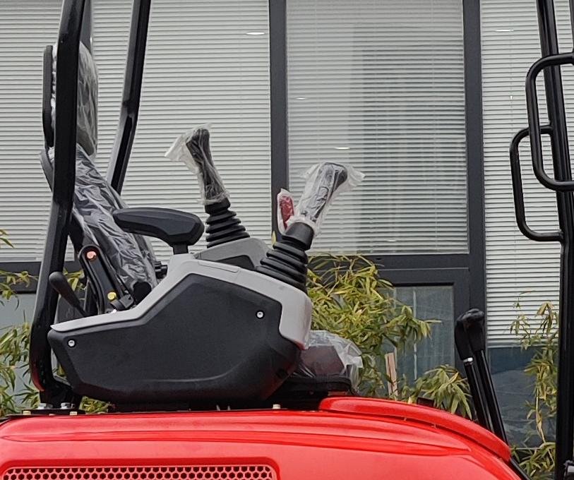 4,000 lb TYPHON TERROR XX RED Mini Excavator Kubota D902 Engine - Image 12